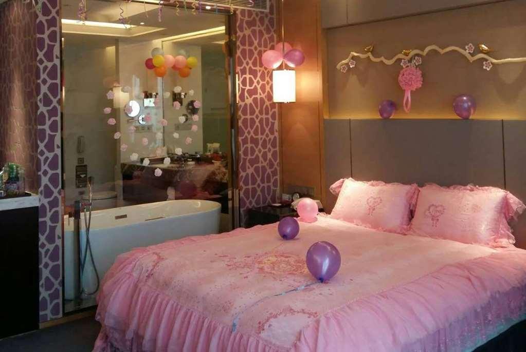 Ramada Yiyang Taojiang Hotell Rom bilde