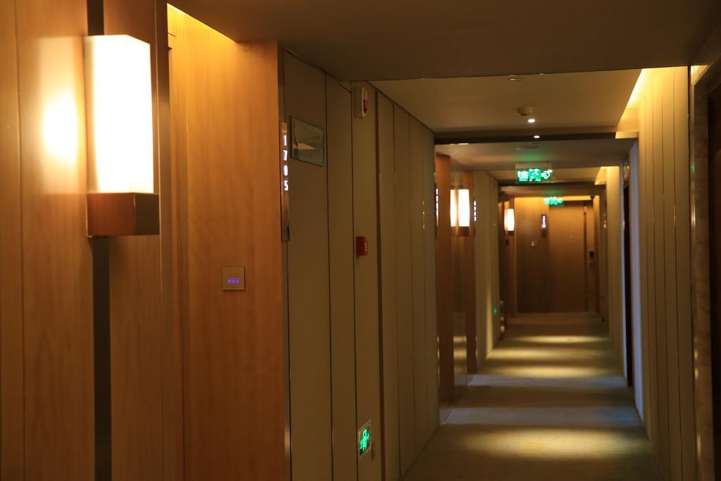 Ramada Yiyang Taojiang Hotell Eksteriør bilde