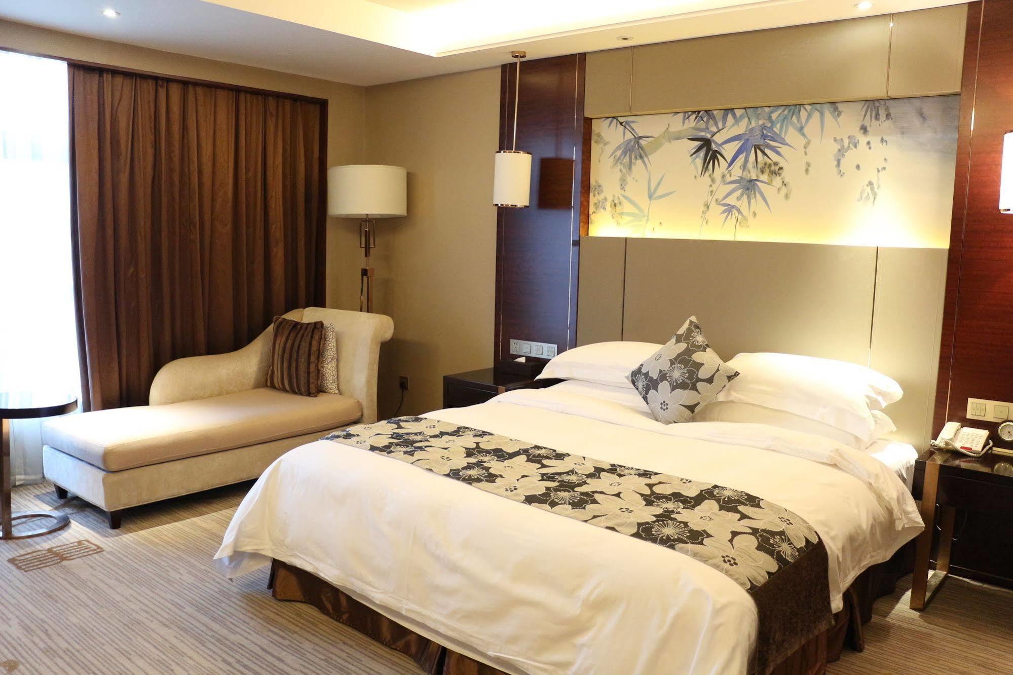 Ramada Yiyang Taojiang Hotell Eksteriør bilde